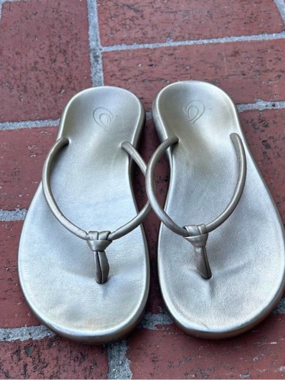 OluKai Metallic Women's flip flops
